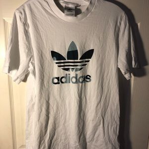 adidas white t-shirt with blue camo logo. size L